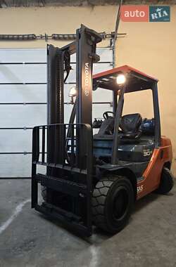Вилочний навантажувач Toyota 02-8FGF30 2008 в Києві