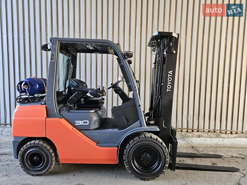 Вилочный погрузчик Toyota 02-8FGF30 2019 в Киеве