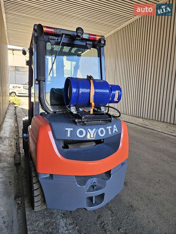Вилочный погрузчик Toyota 02-8FGF30 2019 в Киеве
