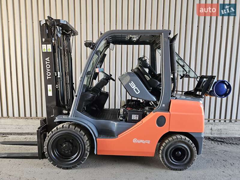 Вилочный погрузчик Toyota 02-8FGF30 2019 в Киеве