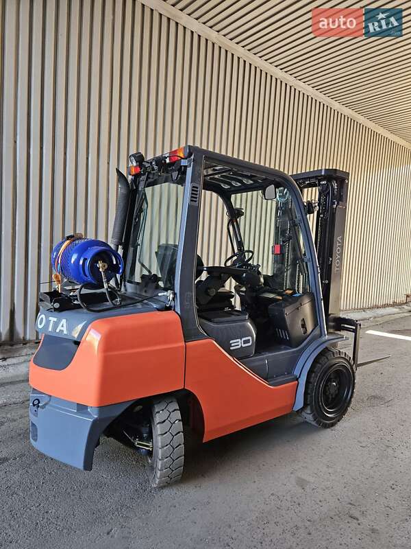 Вилочный погрузчик Toyota 02-8FGF30 2019 в Киеве