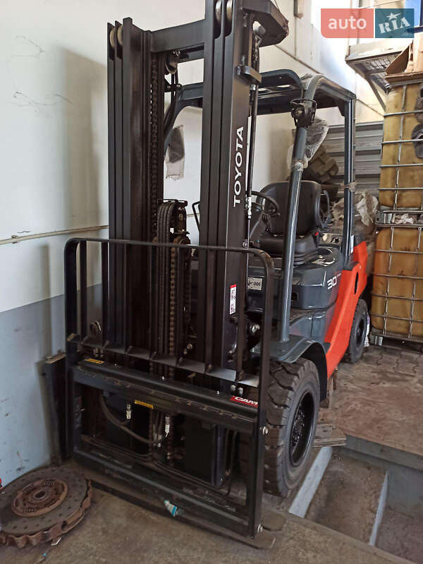 Вилочный погрузчик Toyota 02-8FGF30 2022 в Киеве
