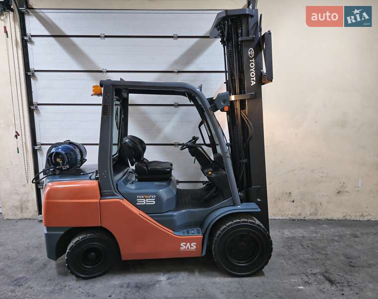 Вилочний навантажувач Toyota 02-8FGJF35 2018 в Києві