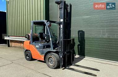 Вилочный погрузчик Toyota 02-8FGJF35 2012 в Киеве