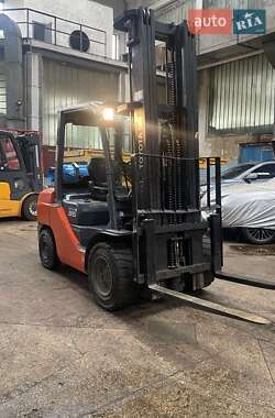 Вилочный погрузчик Toyota 02-8FGJF35 2012 в Киеве
