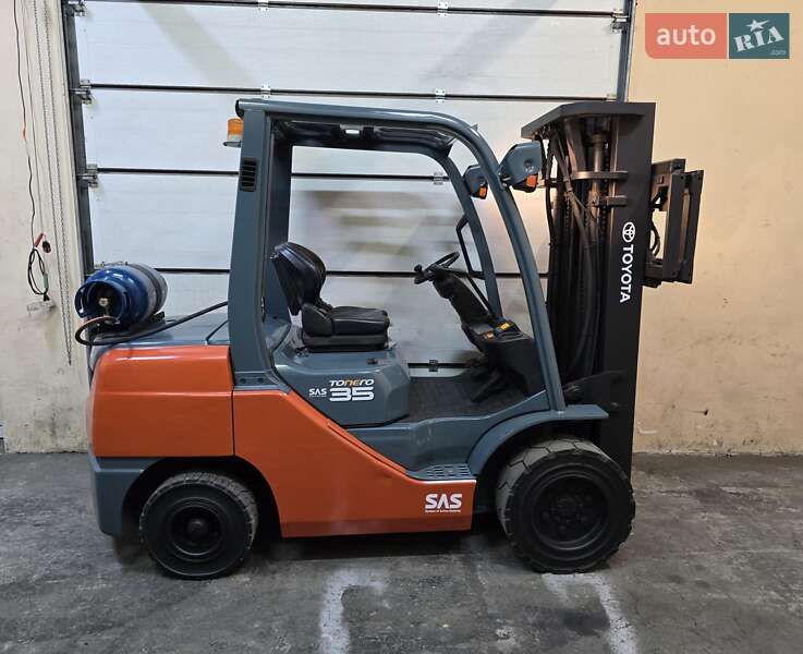 Вилочний навантажувач Toyota 02-8FGJF35 2008 в Києві