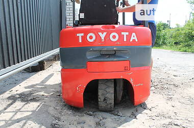 Вилочний навантажувач Toyota 2FB9 2001 в Луцьку