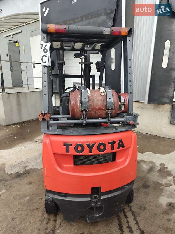 Вилочный погрузчик Toyota 32-8FG18 2010 в Киеве