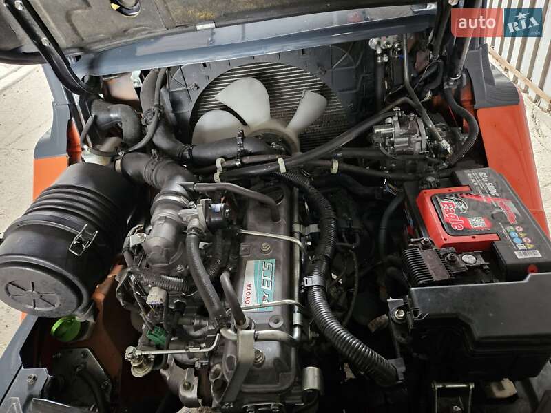 Вилочный погрузчик Toyota 32FG-25 2017 в Киеве