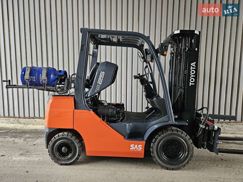 Вилочный погрузчик Toyota 32FG-25 2017 в Киеве
