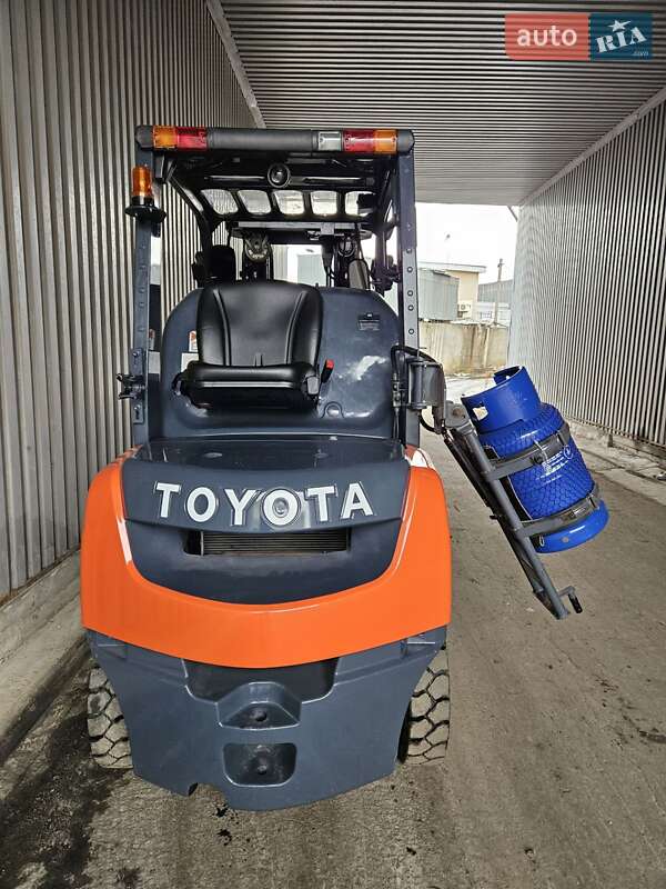 Вилочный погрузчик Toyota 32FG-25 2017 в Киеве