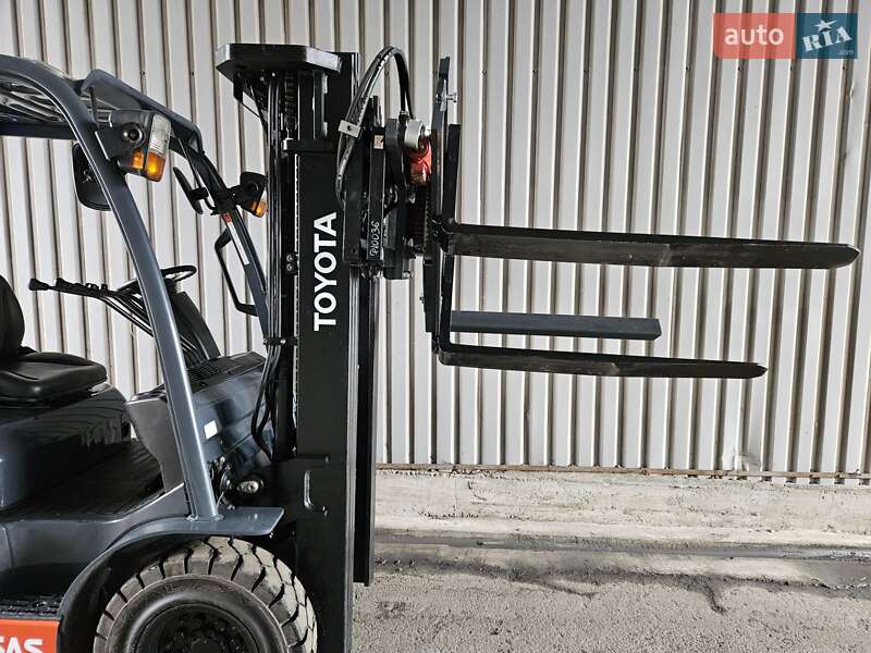 Вилочный погрузчик Toyota 32FG-25 2017 в Киеве