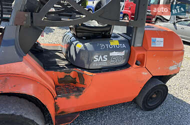 Вилочный погрузчик Toyota 42-7FDF35 2009 в 