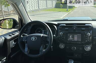 Позашляховик / Кросовер Toyota 4Runner 2017 в Рівному