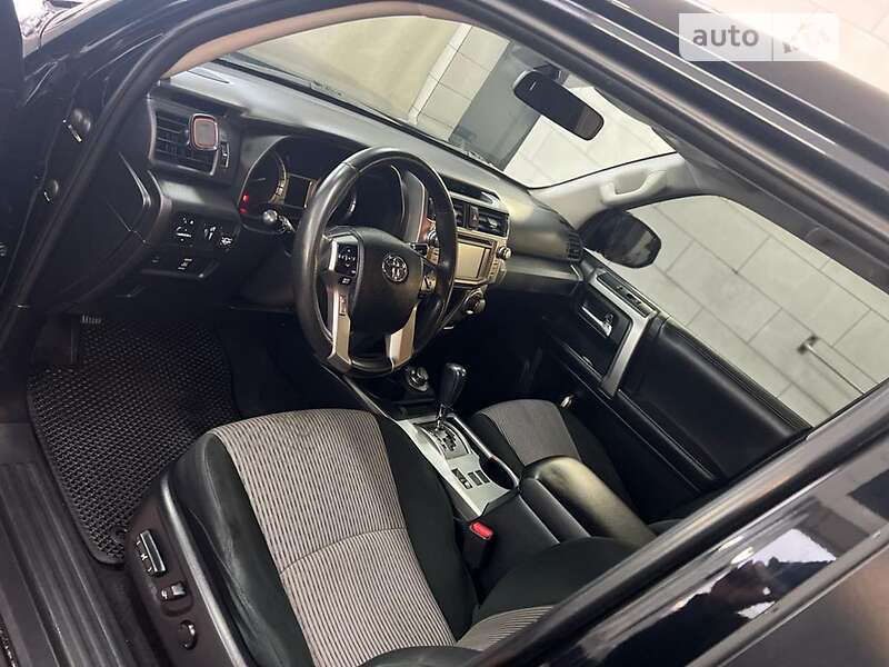 Позашляховик / Кросовер Toyota 4Runner 2017 в Рівному
