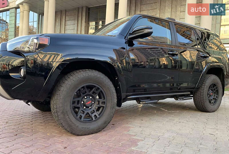 Внедорожник / Кроссовер Toyota 4Runner 2017 в 
