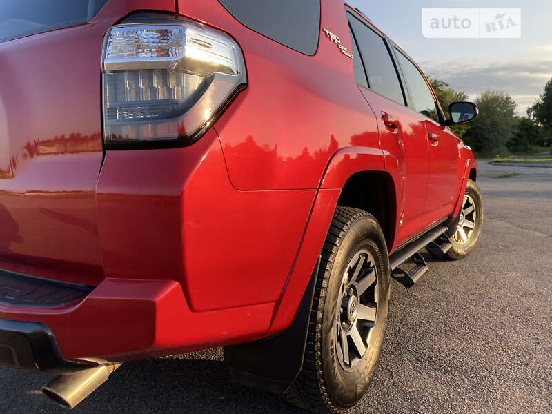 Позашляховик / Кросовер Toyota 4Runner 2017 в Тернополі