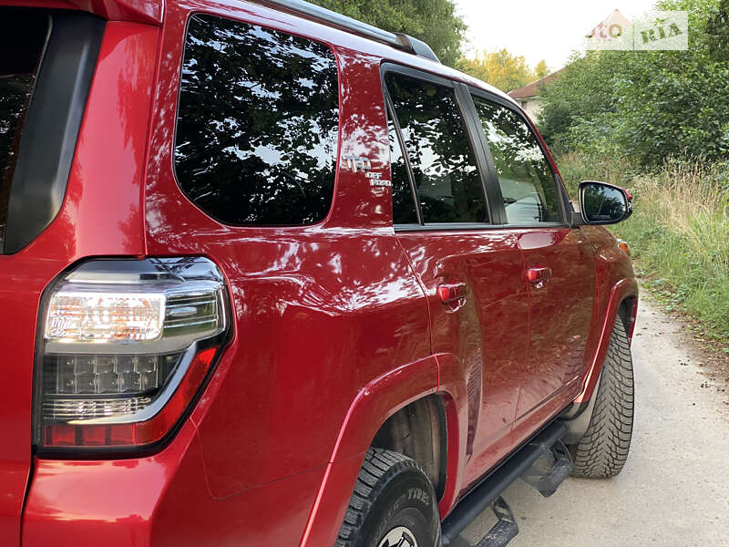 Позашляховик / Кросовер Toyota 4Runner 2017 в Тернополі