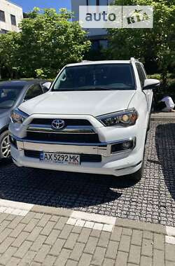 Внедорожник / Кроссовер Toyota 4Runner 2017 в Львове