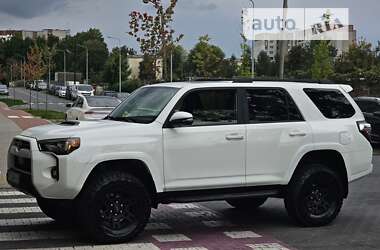 Позашляховик / Кросовер Toyota 4Runner 2020 в Львові