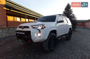 Позашляховик / Кросовер Toyota 4Runner 2019 в Дунаївцях