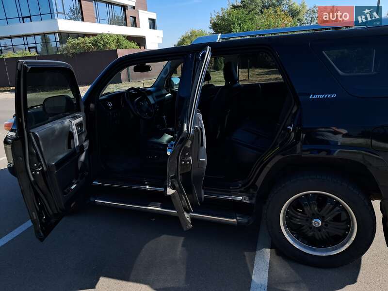 Позашляховик / Кросовер Toyota 4Runner 2011 в Києві