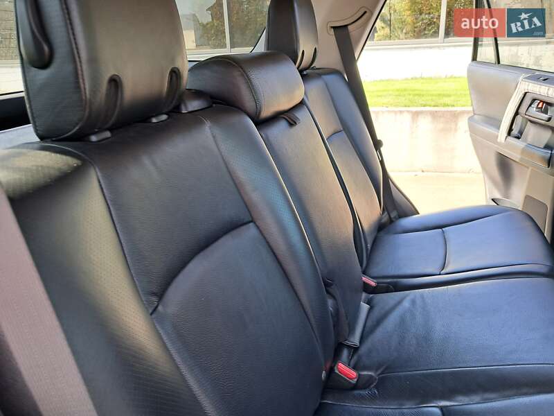 Позашляховик / Кросовер Toyota 4Runner 2011 в Києві