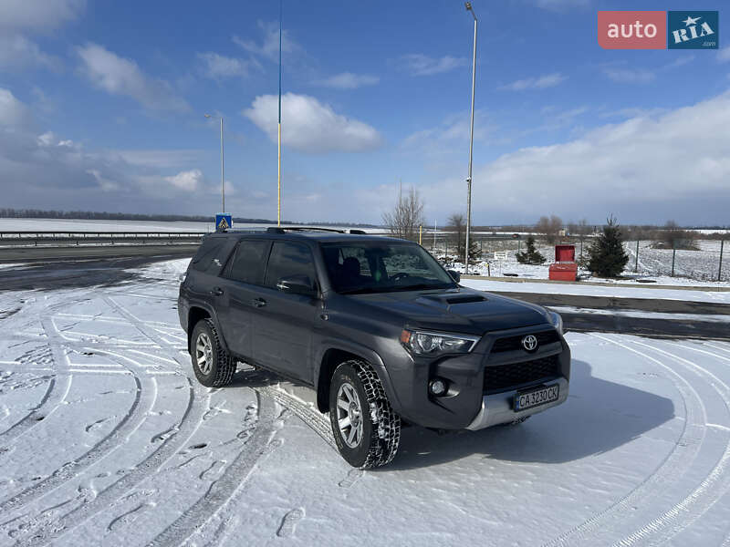 Внедорожник / Кроссовер Toyota 4Runner 2016 в Киеве