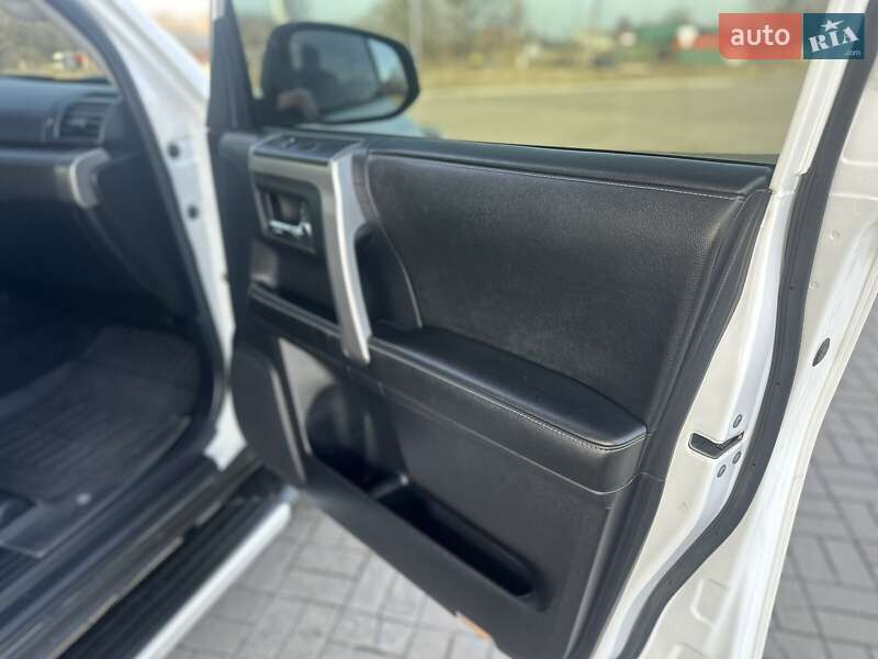 Позашляховик / Кросовер Toyota 4Runner 2014 в Прилуках