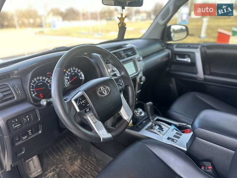 Позашляховик / Кросовер Toyota 4Runner 2014 в Прилуках