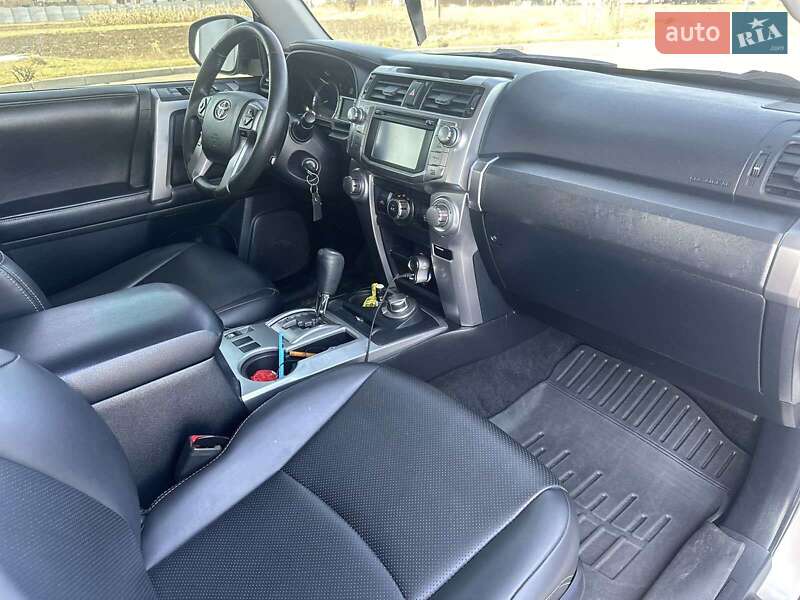 Позашляховик / Кросовер Toyota 4Runner 2014 в Прилуках