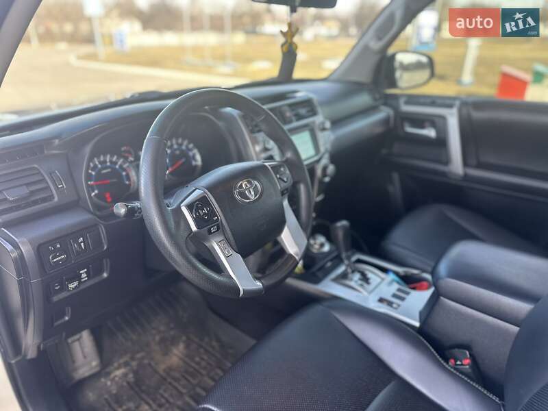 Позашляховик / Кросовер Toyota 4Runner 2014 в Прилуках
