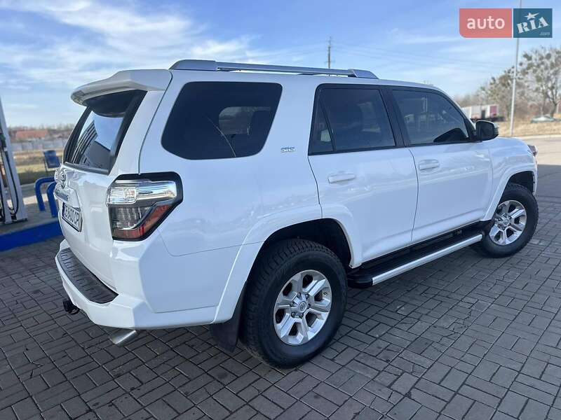 Позашляховик / Кросовер Toyota 4Runner 2014 в Прилуках