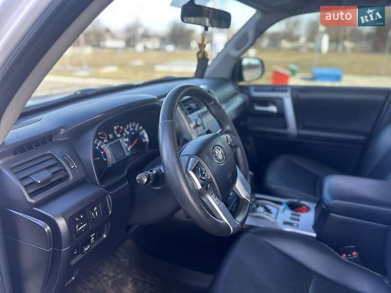 Позашляховик / Кросовер Toyota 4Runner 2014 в Прилуках