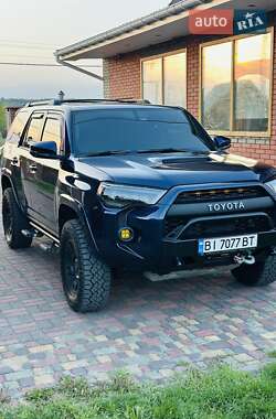 Внедорожник / Кроссовер Toyota 4Runner 2017 в 