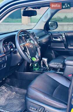 Внедорожник / Кроссовер Toyota 4Runner 2017 в 