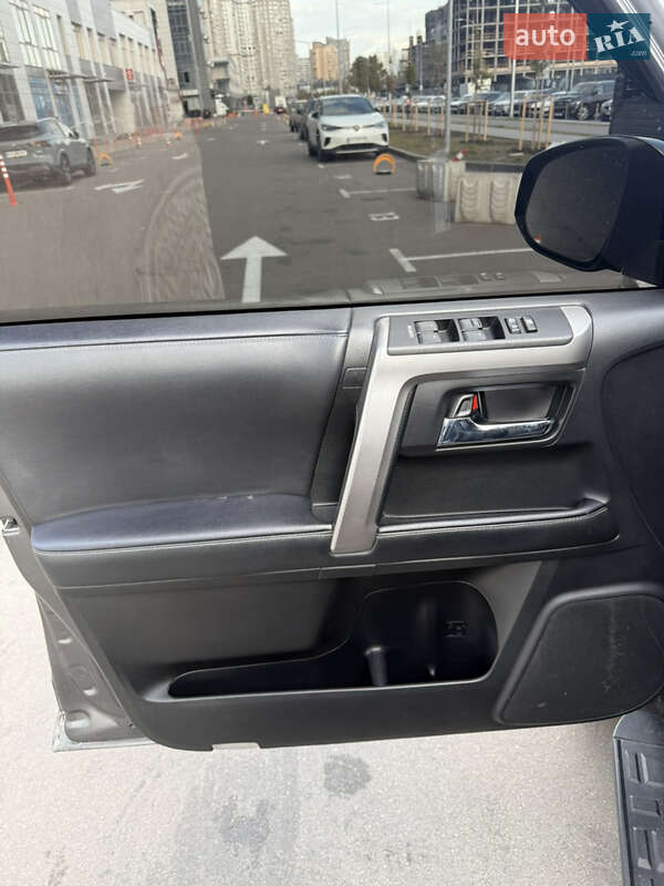 Позашляховик / Кросовер Toyota 4Runner 2020 в Києві