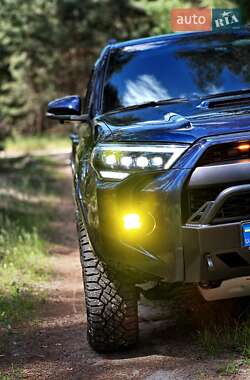 Внедорожник / Кроссовер Toyota 4Runner 2017 в 