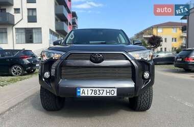 Позашляховик / Кросовер Toyota 4Runner 2017 в Ржищеві