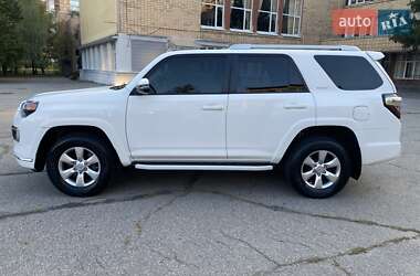 Внедорожник / Кроссовер Toyota 4Runner 2017 в 