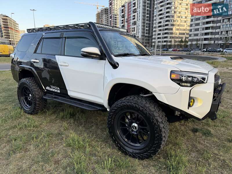 Позашляховик / Кросовер Toyota 4Runner 2017 в Києві фото 8 Позашляховик / Кросовер Toyota 4Runner 2017 в Києві