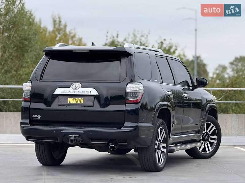 Позашляховик / Кросовер Toyota 4Runner 2016 в Києві