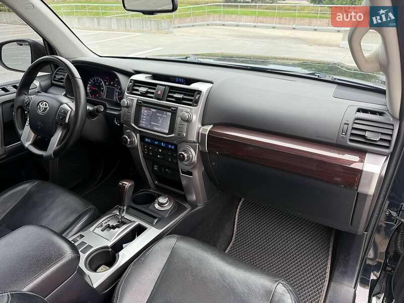 Позашляховик / Кросовер Toyota 4Runner 2016 в Києві