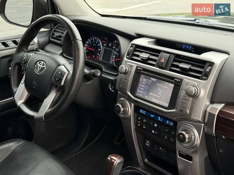 Позашляховик / Кросовер Toyota 4Runner 2016 в Києві