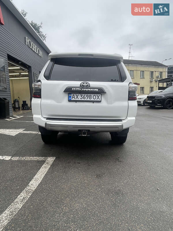 Внедорожник / Кроссовер Toyota 4Runner 2016 в Киеве фото 6 Внедорожник / Кроссовер Toyota 4Runner 2016 в Киеве