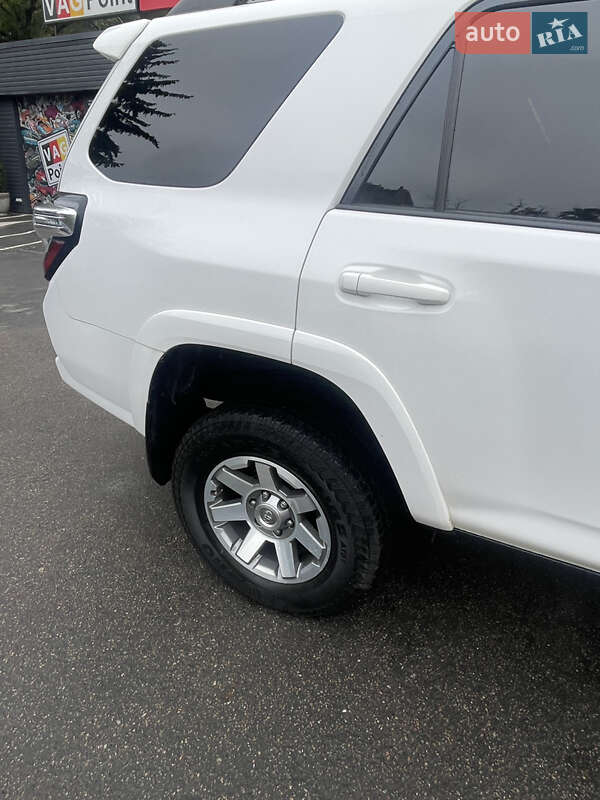 Внедорожник / Кроссовер Toyota 4Runner 2016 в Киеве фото 12 Внедорожник / Кроссовер Toyota 4Runner 2016 в Киеве