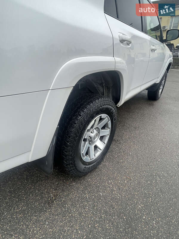 Внедорожник / Кроссовер Toyota 4Runner 2016 в Киеве фото 26 Внедорожник / Кроссовер Toyota 4Runner 2016 в Киеве