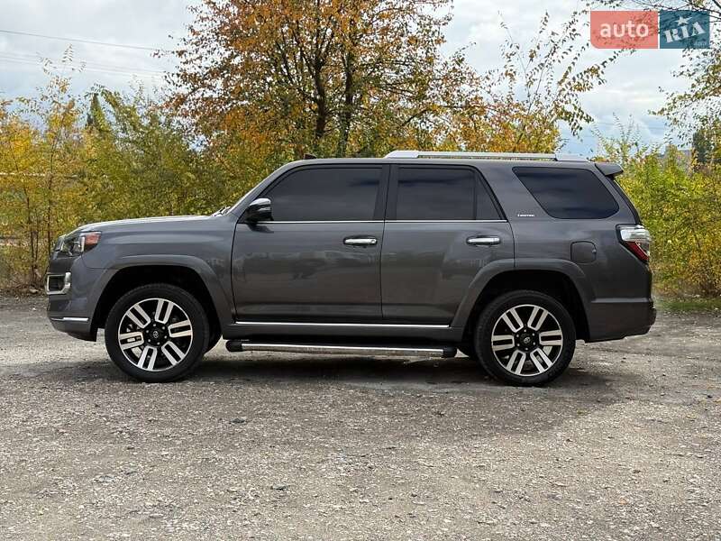 Позашляховик / Кросовер Toyota 4Runner 2014 в Кривому Розі