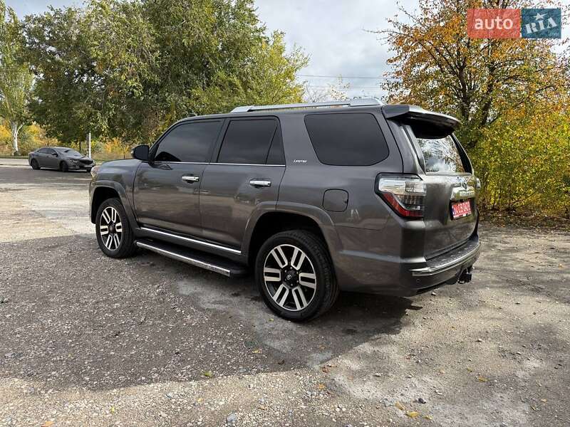 Позашляховик / Кросовер Toyota 4Runner 2014 в Кривому Розі