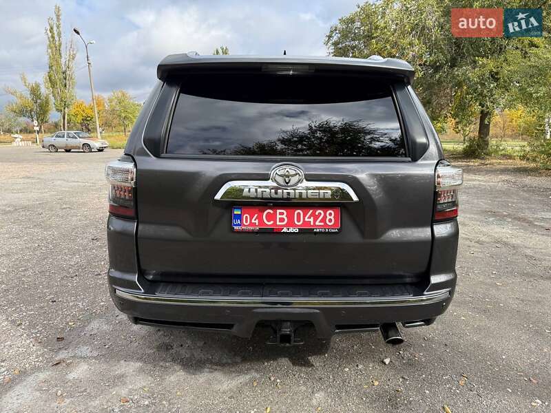 Позашляховик / Кросовер Toyota 4Runner 2014 в Кривому Розі